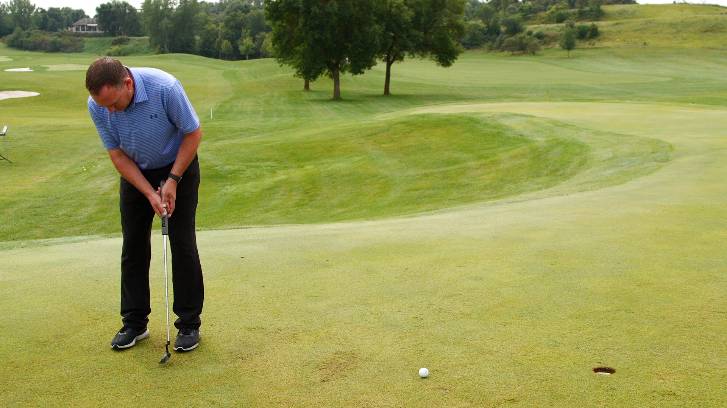 Keeping a still head takes the focus off the ball and makes golfers stiff